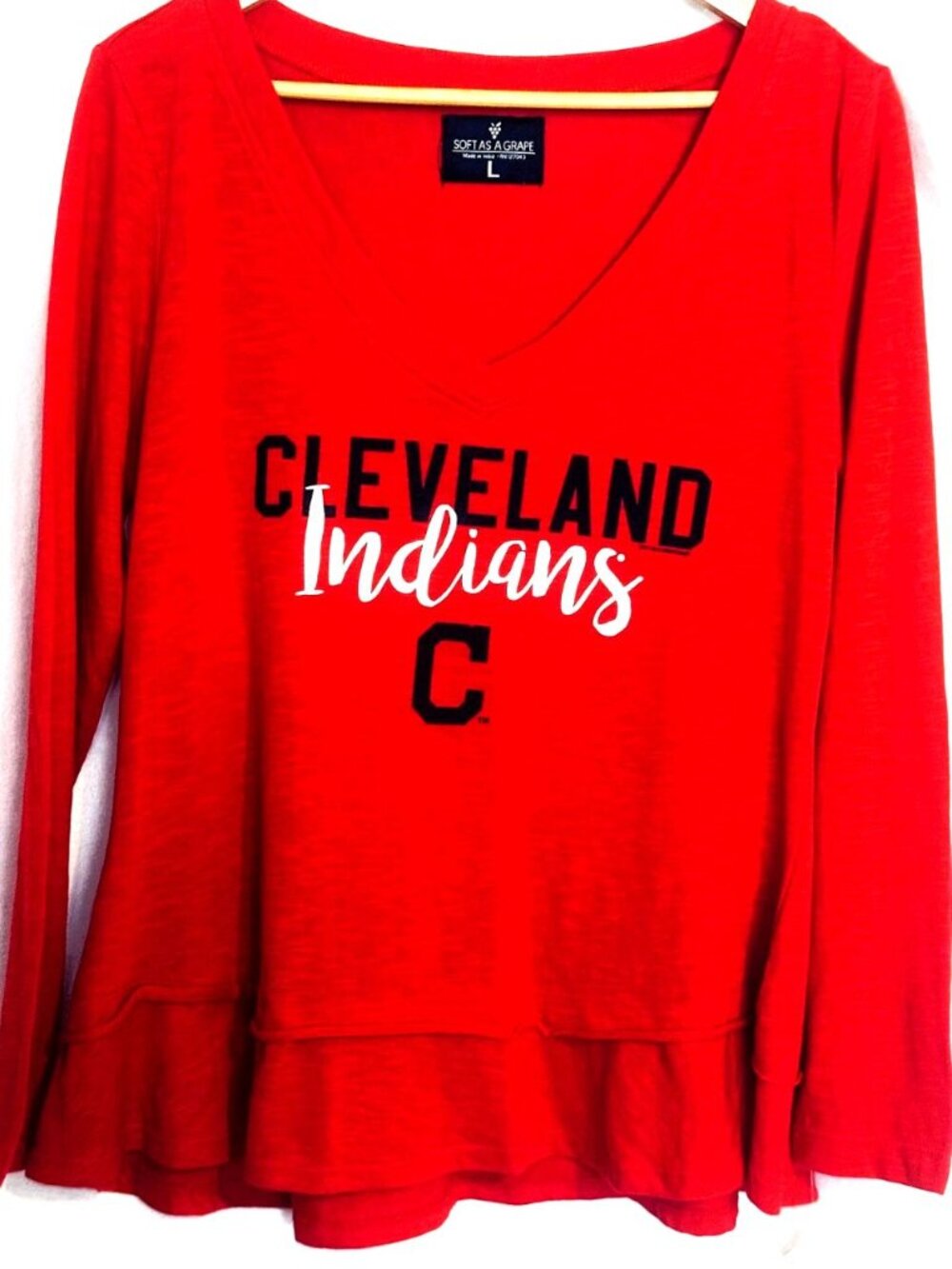 Women's Cleve Indians V-neck, L/sleeve Soft as Grapes Top Size Large
